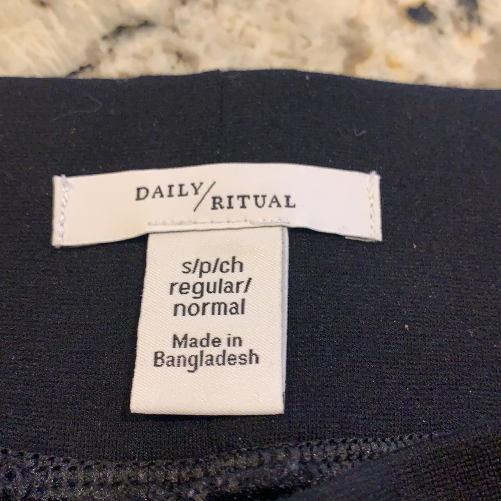 Daily Ritual Black Leggings - Picture 7 of 9